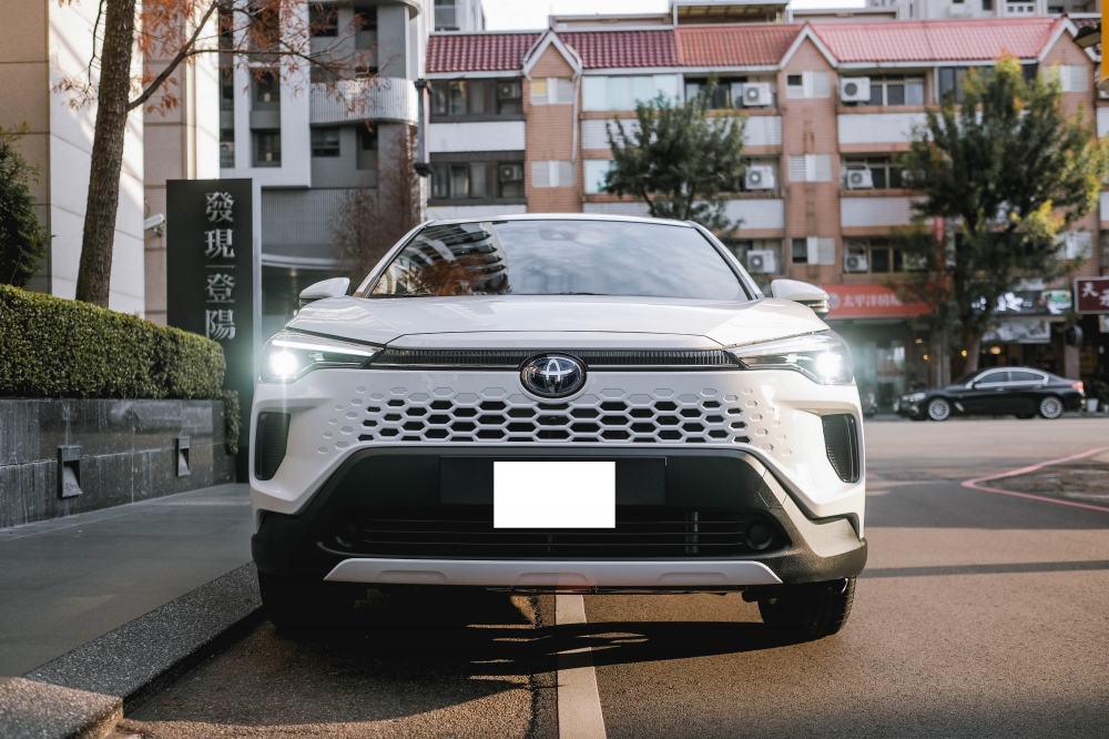 2026 TOYOTA COROLLA CROSS HYBRID