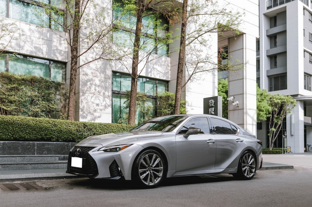 2021 LEXUS