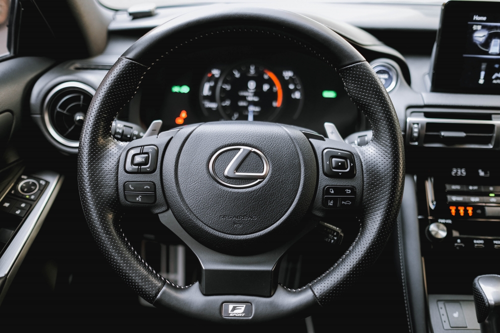 2021 LEXUS IS300H