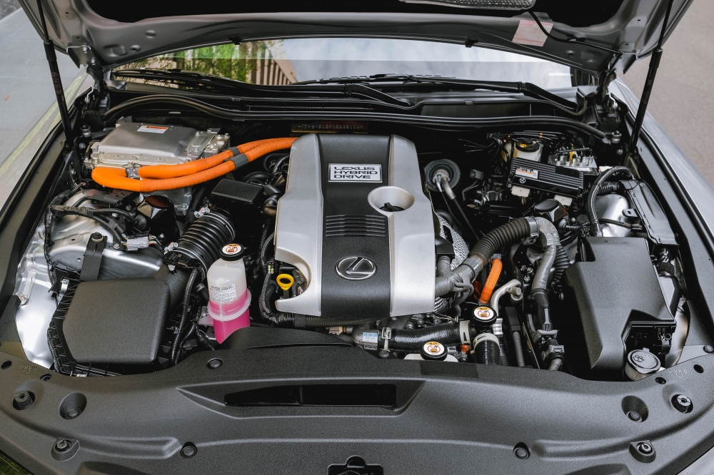 2021 LEXUS IS300H
