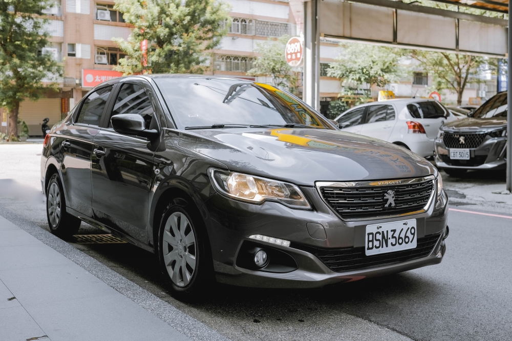 2018 PEUGEOT 301