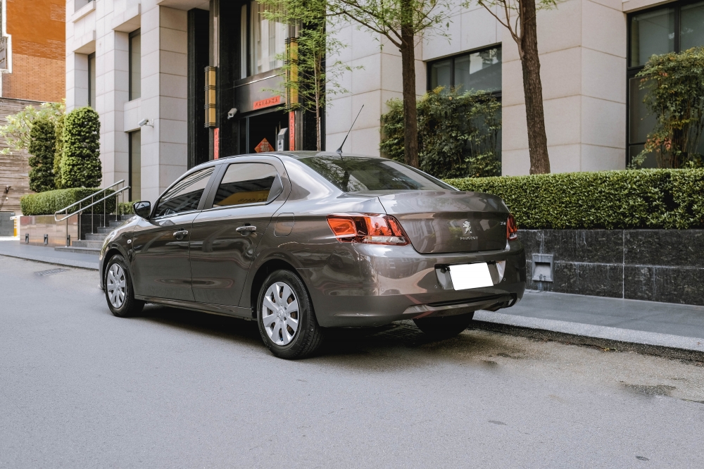 2018 PEUGEOT 301