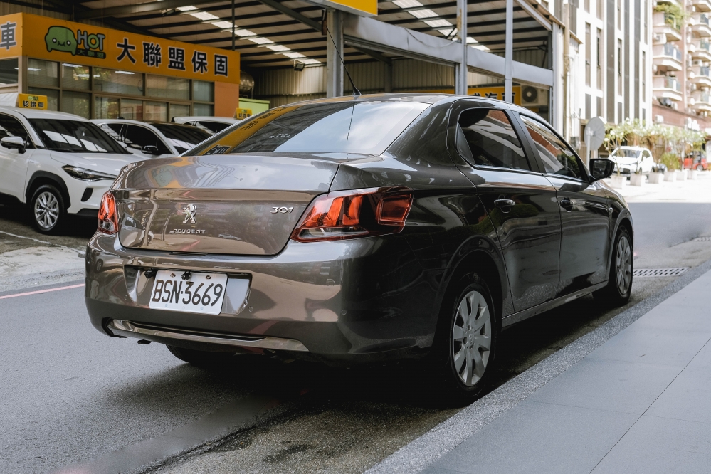 2018 PEUGEOT 301