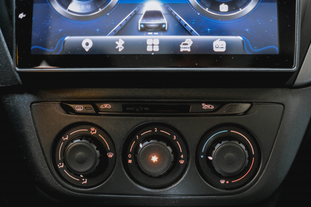 2018 PEUGEOT 301