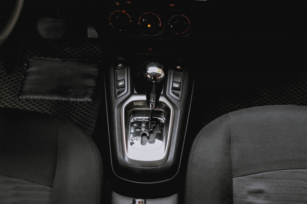 2018 PEUGEOT 301