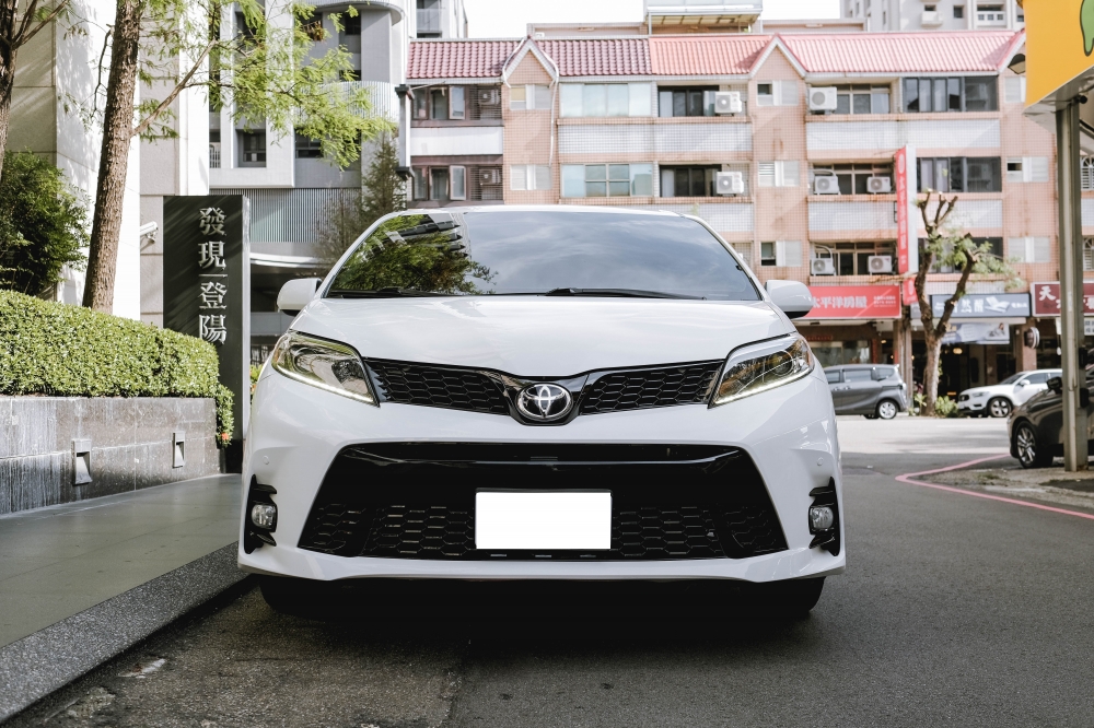 2017 TOYOTA SIENNA