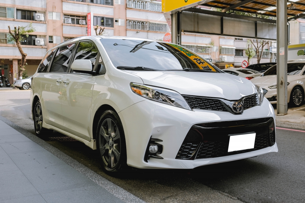 2017 TOYOTA SIENNA
