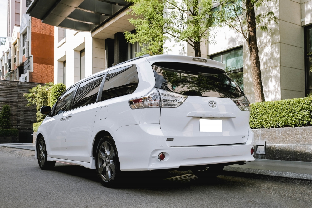 2017 TOYOTA SIENNA