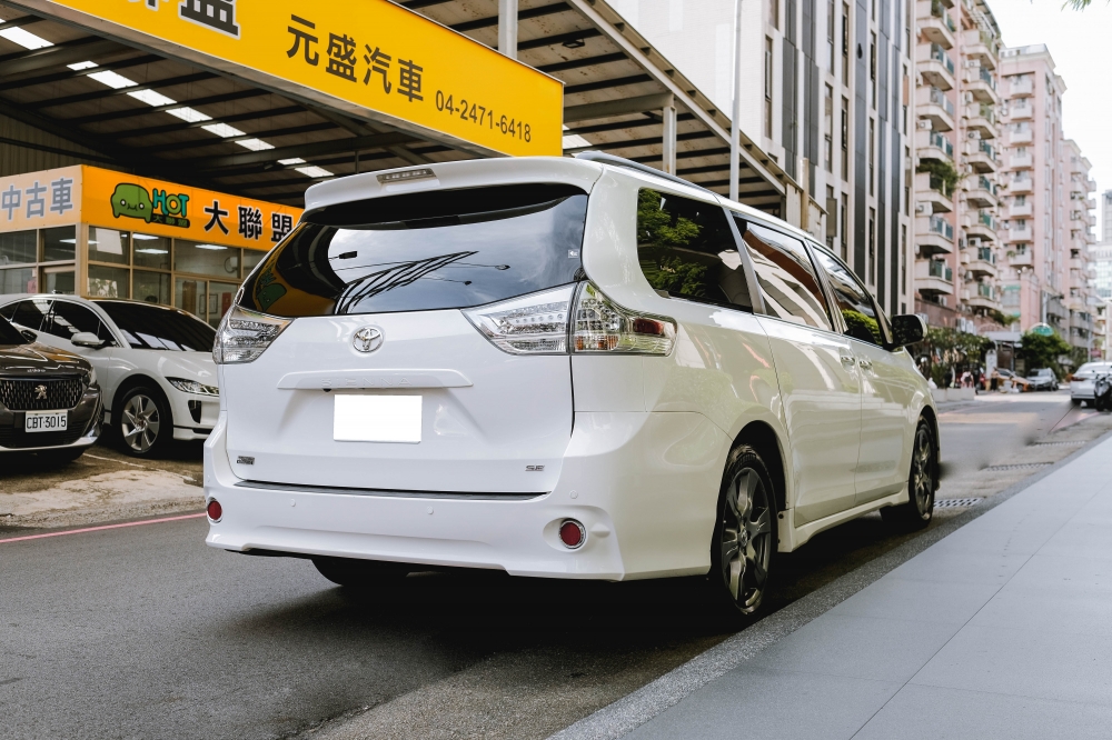 2017 TOYOTA SIENNA