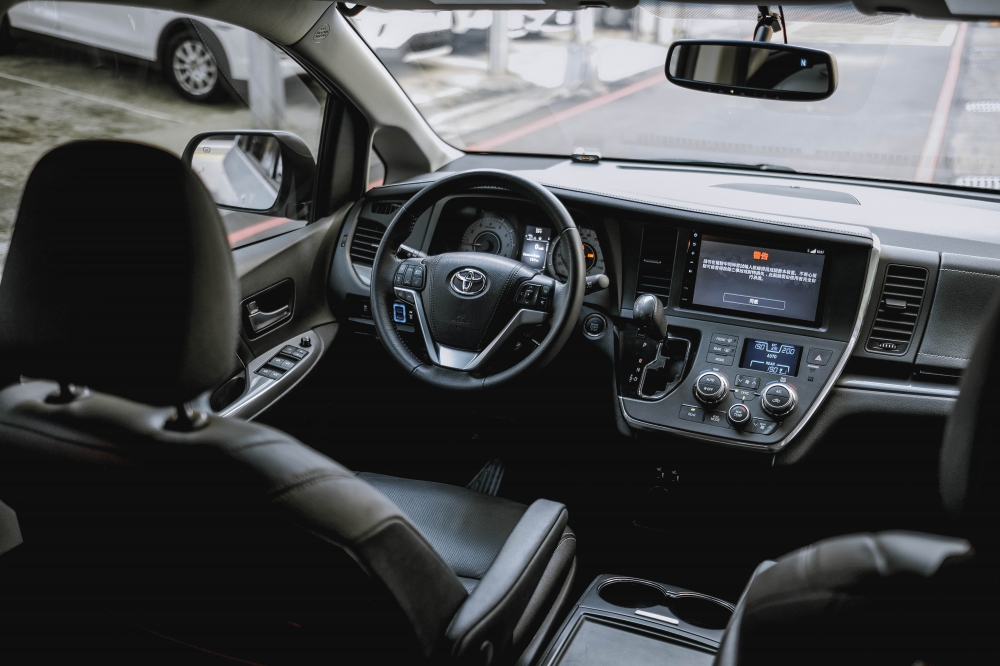 2017 TOYOTA SIENNA