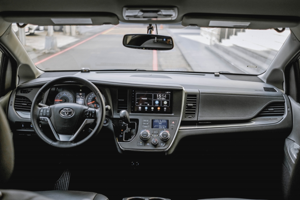 2017 TOYOTA SIENNA