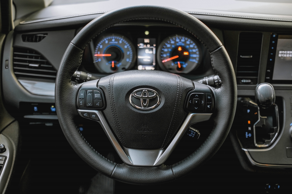 2017 TOYOTA SIENNA