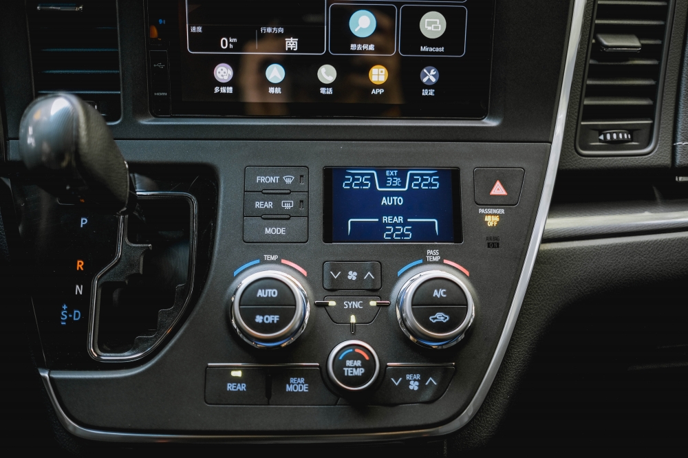 2017 TOYOTA SIENNA